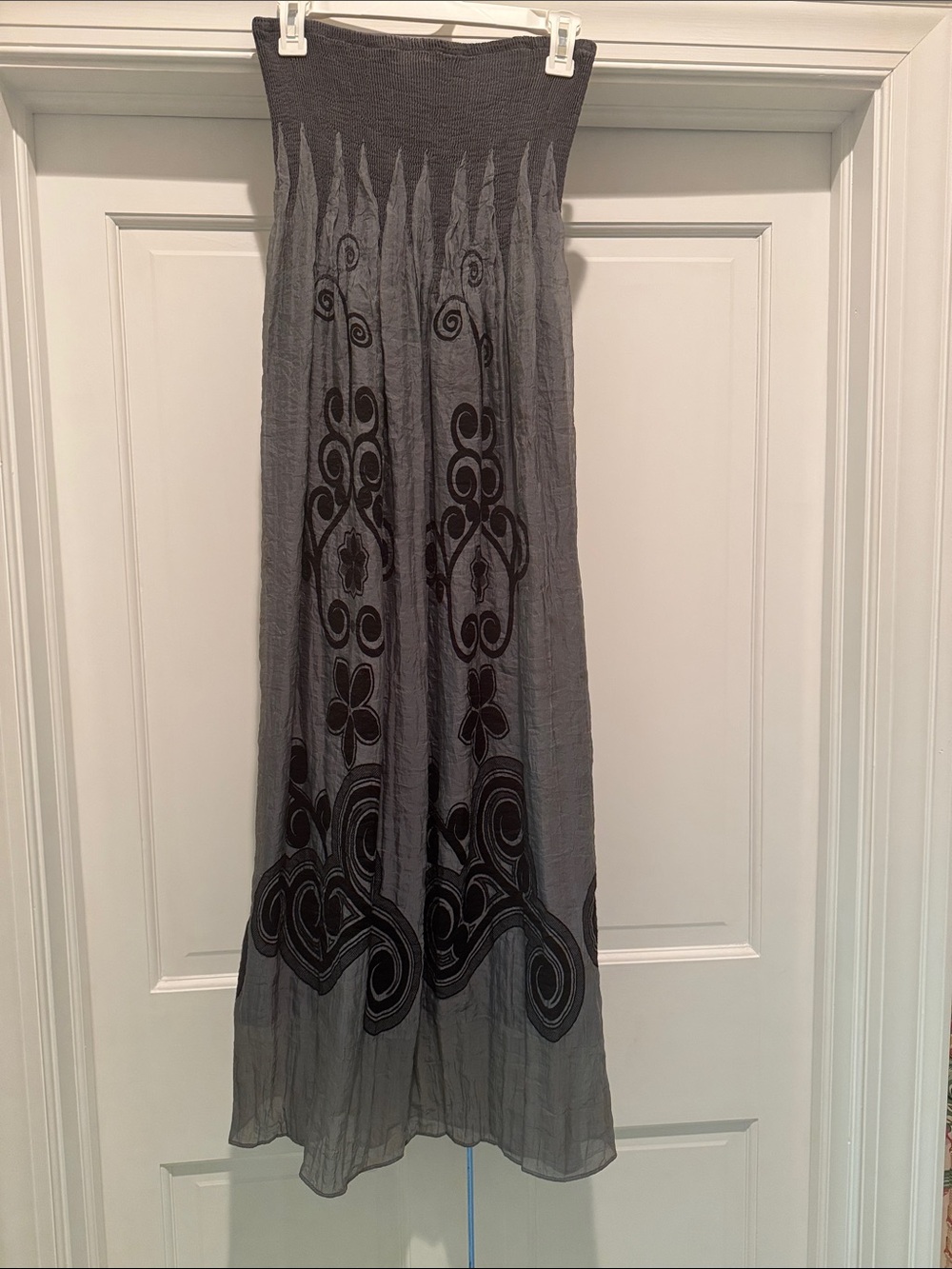 Vintage Women's Grey Strapless Maxi Dress with Black Motif from Anthropology